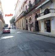En el Centro de la Habana, a 2 cuadras de Prado y Neptuno 2 aptos en el mismo edificio - Img 45159594