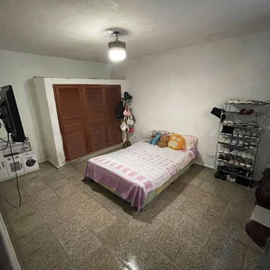 Casa en oferta🔖  📍Ubicación: Cerro, interior un pasillo con 2 apartamentos - 7/10