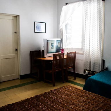 🔑COD.Z RENTA POR TIEMPO INDEFINIDO Y RENTA POR DIAS DE APARTAMENTO EN EL VEDADO. TIENE PANEL SOLAR✨ - 3/7