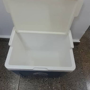 Vendo juego de sombrilla grande de Playa y nevera de 20 litros, como nuevos.Precio 40 USD por todo - Img 127649747