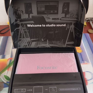 Audio Interface Focusrite Scarlett 2i2 4Gen LIKE NEW! - 3/4