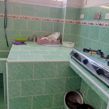 Se alquila cerca Hospital Ameijeiras con corriente - Img 122164106