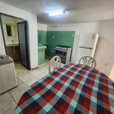 Se vende apartamento biplanta, independiente, puerta de calle, ventilado, en Centro Habana. - Img 121120589