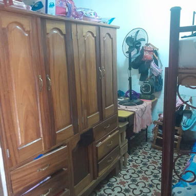 *$12.500usd. En venta casa puerta de calle con todo dentro, incluyendo una moto de gasolina  y un negocio en Luyanó - 2/10