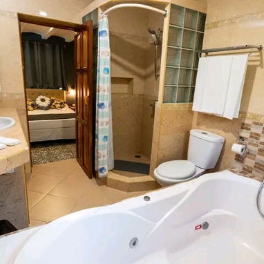 ✨🌊COD.Z Hostal de lujo tiene opción de pasadía + 5 habitaciones. Tiene jacuzzi, piscina y billar - Img 114940656