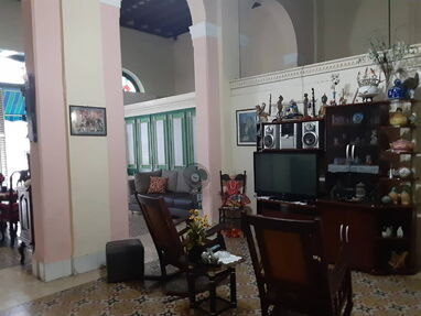 Renta casa en La Habana Vieja,de 3 habitaciones, 3 baños,agua fría y caliente, ventilador,nevera - Img 57507824