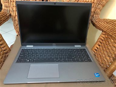 Laptop Dell latitude Gama alta - Img 67491694