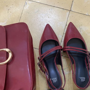 Tacones y cartera rojo vino - 2/2