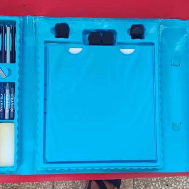 Maleta de colores  Precio: 6000$ - 2/2