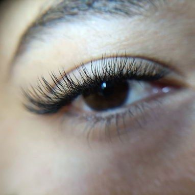 Laminado, tinte henna, depilación de cejas y extensiones de pestañas - Img 120794338