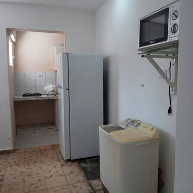 Alquilo apto en planta baja en Versalles, La Lisa,a tres cuadras solamente del hospital Frank País,muy céntrico - Img 119005444