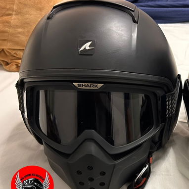 CASCO SHARK  MODELO: RAW  Certificado : DOT  De uso como nuevo  TALLA: L  Precio: 150 dólares  Telefonos: 54394367  5357 - 3/6