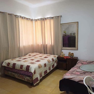 APARTAMENTO EN BAJOS CAPITALISTA EN EL VEDADO! A PASOS DEL MALECÓN Y LA EMBAJADA AMERICANA !!! - Img 125991992