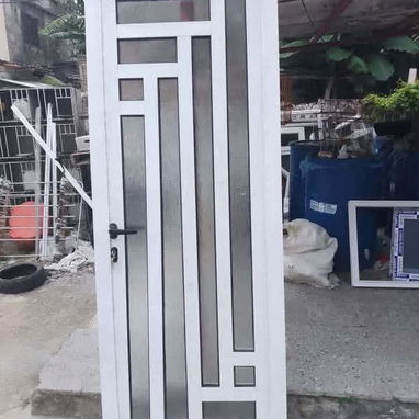 Se realizan trabajos en carpintería de aluminio - 6/9