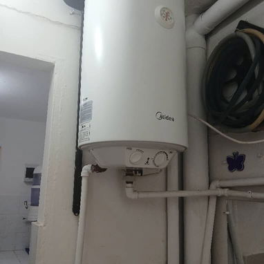 Se vende apto de 2 cuartos en el Vedado totalmente restaurado en excelente zona!!! - Img 118409225