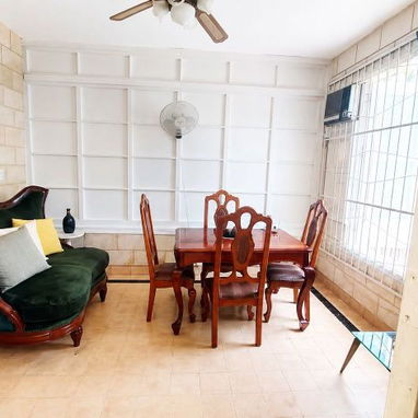 APARTAMENTO EN EL VEDADO,  PLANTA BAJA Y PUERTA  CALLE. - Img 121522897