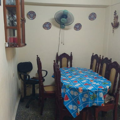 CASA EN VENTA PUERTA CALLE EN CENTRO HAVANA Y SE DEJA CON TODO. PRECIO 28.000 Y SE AJUSTA . NO GESTORES.LEER DESCRIPCIÓN - 2/10