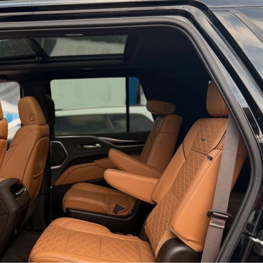 Cadillac Escalade ,Combina un diseño imponente con detalles de alta gama,motor V8 de gasolina - Img 107878021