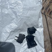 interruptores basculantes (rocker switches) de tipo ON/OFF. - Img 57714883