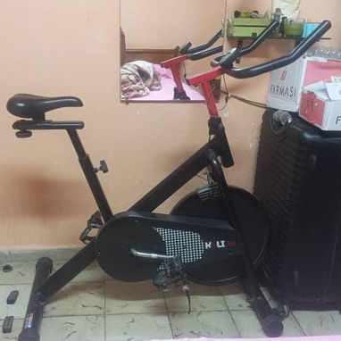 Bicicleta estática y silla de ejercicios en venta - Img 122929376