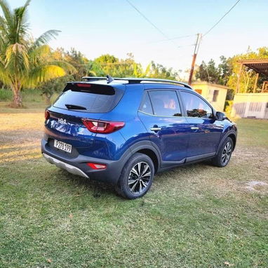 Kia Stonic AZUL – $80 USD/día - 2/3