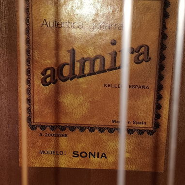 Guitarra Clasica Española de marca reconocida, Admira , modelo Sonia - Img 123339170
