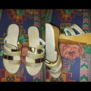 Vendo zapatos de mujer y de jóven, sandalias de plataforma, número 35, poco uso, como nuevo. Me ajusto - 2/3