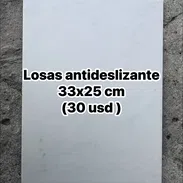 Losas de piso antideslizante blancas + cenefas - Img 57743225