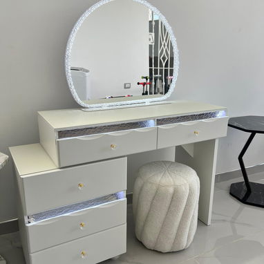 Vanity con luz Led en las gavetas y en espejo - Img 124092699