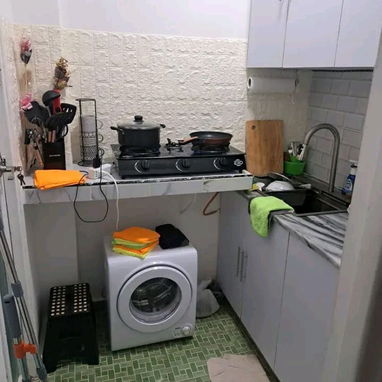 APARTAMENTO EN ALTOS 4TO PISO CERCA  DE  15 Y 17 VEDADO  🪟 CON BALCON  VISTA 🪟 AL MAR 🌊 - Img 120211905