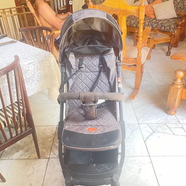 COCHE PARA BEBÉ 70 USD DE USO EN MUY BUEN ESTADO ESCAPARATE 100USD - 3/4