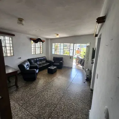 Se vende casa con carro y moto incluido - 4/10