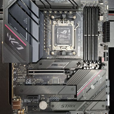 Nvme Samsung 990evo plus 1tb, Board B650E-F Rog Strig, Fuente 850W Rog Strix, Liquida Nzxt 240mm, Chasis Nzxt H5 Elite - 3/4