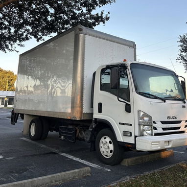 Camión Isuzu 2016 diesel Caja cerrada, rampa elevadora - 2/6
