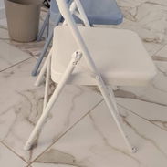 Sillas plegables blancas y azules disponibles - Img 57061970