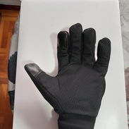 Guantes negros cómodos y protección - Img 55957176