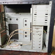 Se vende chasis, lector de dvd y cable de conexión de disco SATA a board. - Img 56110148