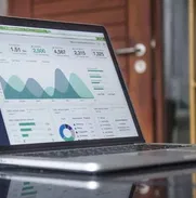 Agencia inmobiliaria y de organización de eventos Busca Ejecutivos Comerciales con experiencia en MARKETING - Img 49937381