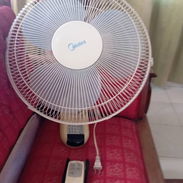 Vendo ventilador de pared marca Midea con mando, funciona bien las 3 velocidades, de uso. - Img 56443272