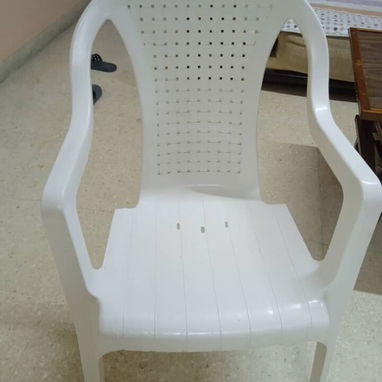 Mesa y silla - Img 123212413