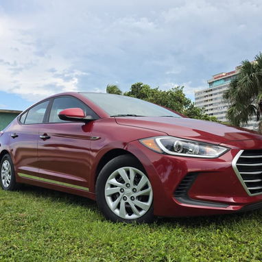 Vendo o Negocio en Hyundai Elantra, 2017 Carro importado - Img 111533614