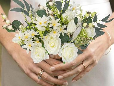 Arreglo de flores artificiales, 6 piezas de flores sintéticas en jarrón, ramos de flores de seda blanca para bodas, hoga - Img 68111067