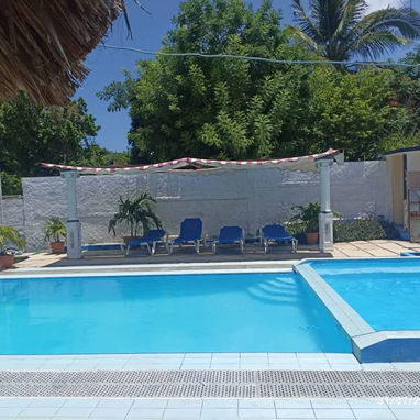 Piscina con recirculación y jacuzzi en renta  ,Playa de Guanabo +53 52463651 , 10 cuadras del mar , Y - Img 84083568
