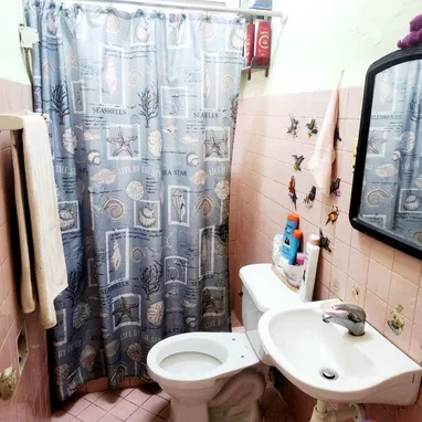 Vendo Apt en bajo en  Vedado precio 20 mil negociable - 6/6