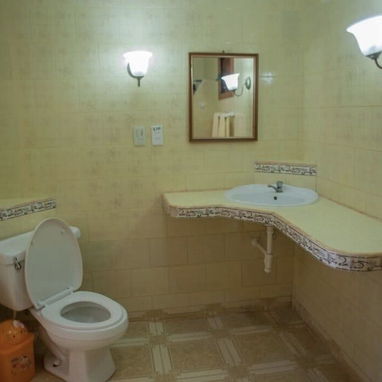 Renta de gran casa con piscina en guanabo, a precio super económico. - Img 118556586