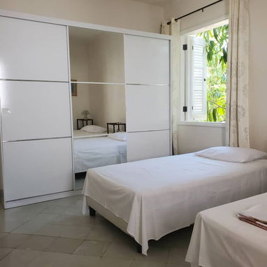 Espectacular propiedad horizontal en zona de embajadas con 5 cuartos y 5 baños!! De lujo actualmente rentada!! En oferta - Img 82255586