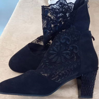Variedad de zapatos de mujer. - Img 120168130