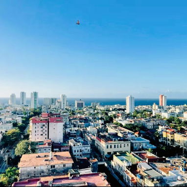 🏠 Descubre nuestro apartamento de renta ubicado en el Vedado en Avenida 23 y Calle E. "Será un placer recibirle" - Img 115107000