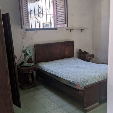 Vendo Cama de caoba, 2mesitas de noche, 1 scaparate de caoba, chiforrober - Img 118128859