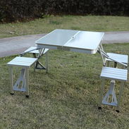 Mesa plegable metálica con sus asientos - Img 56391145